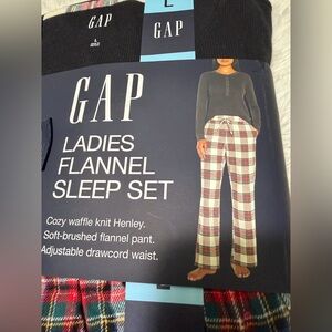 GAP Women's Plaid Flannel Sleepwear Set